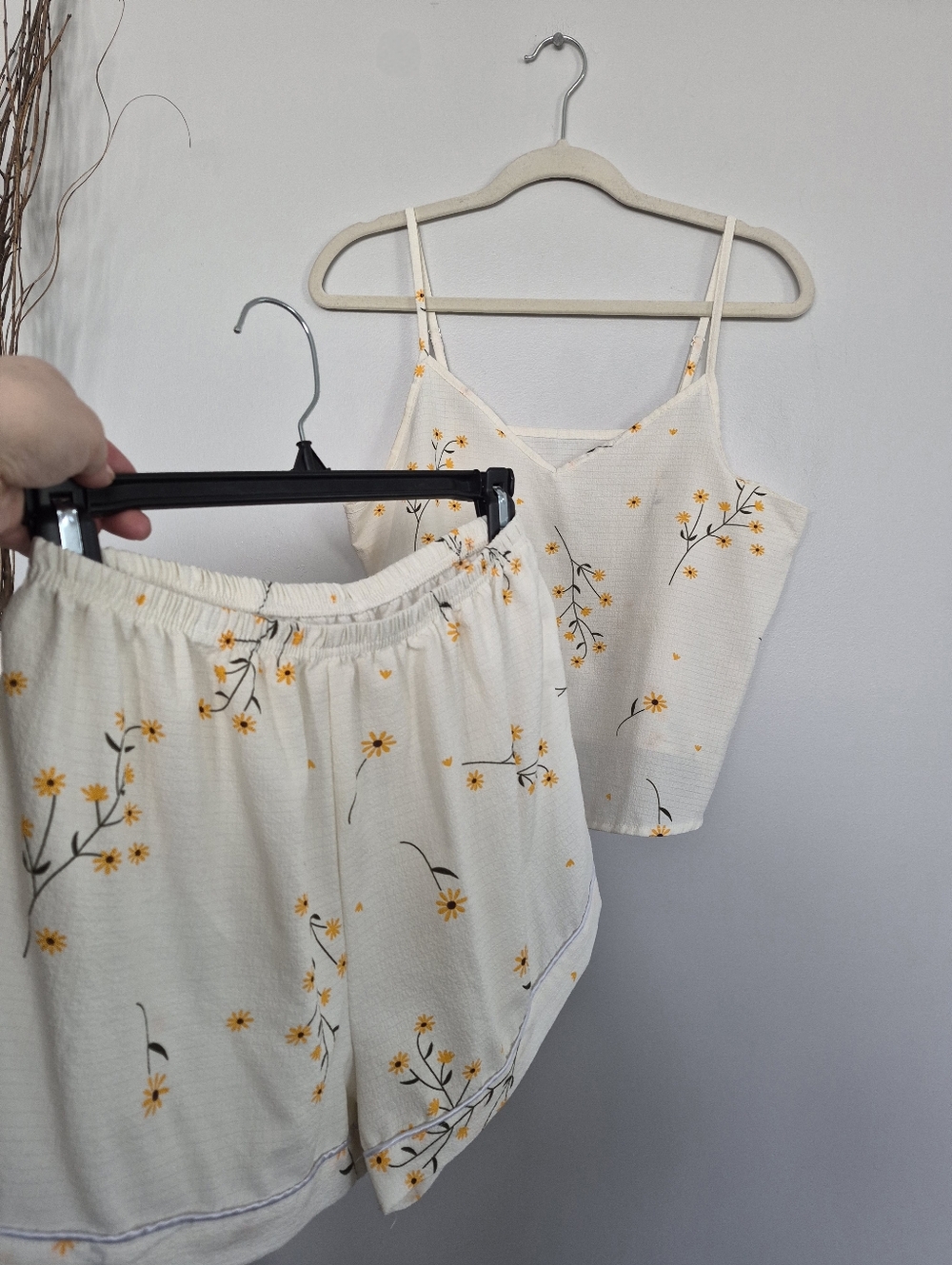 Cream Floral V-Neck Spaghetti Strap Top & Short Set LARGE